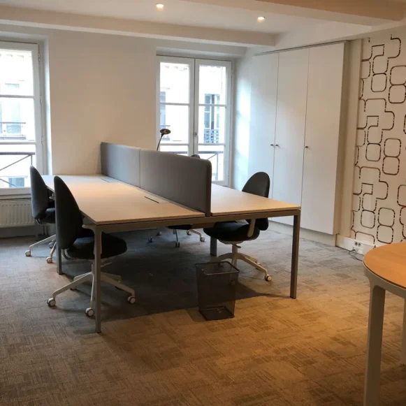 Bureau privé 26 m² 4 postes Location bureau Rue Godot de Mauroy Paris 75009 - photo 1
