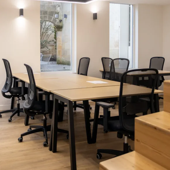 Bureau privé 19 m² 8 postes Location bureau Rue Turenne Bordeaux 33000 - photo 1