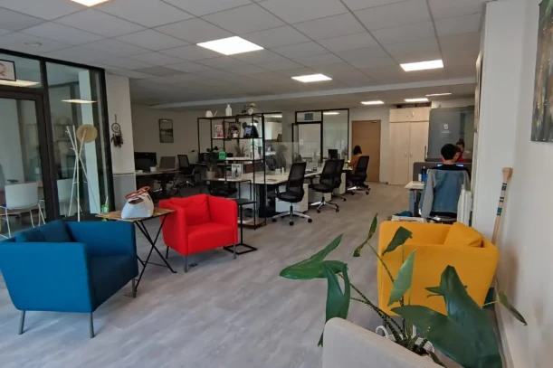 Open Space - 92350 - 6 postes - 350€