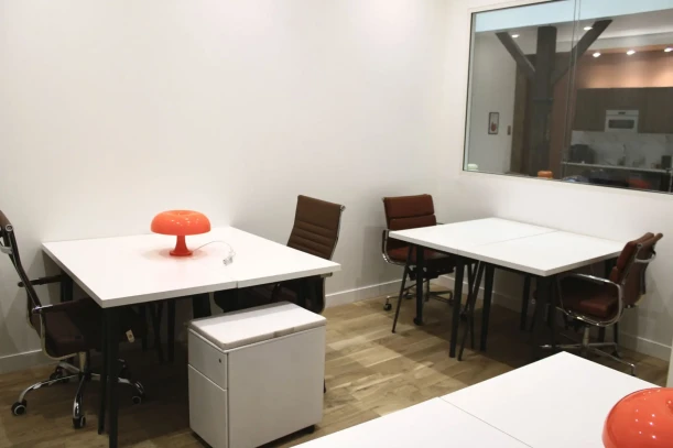 Bureau privé - 75010 - 5 postes - 2500€