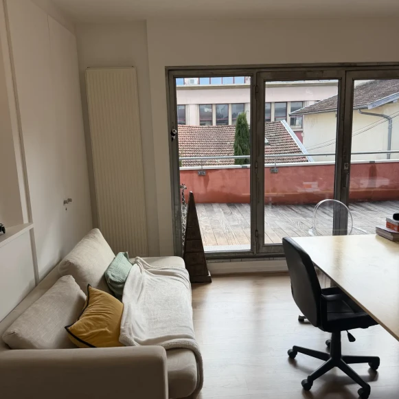 Bureau privé 30 m² 2 postes Location bureau Rue Saint-Pierre de Vaise Lyon 69009 - photo 3