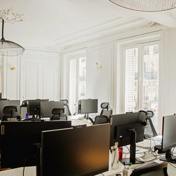 Espace indépendant 147 m² 24 postes Location bureau Rue de Châteaudun Paris 75009 - photo 2