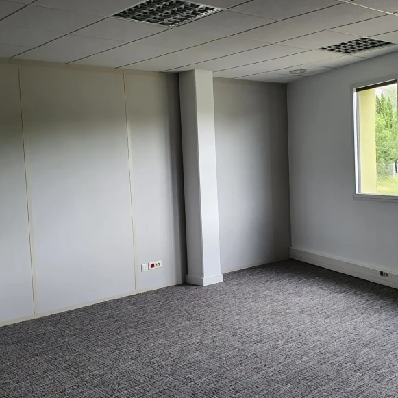 Bureau privé 25 m² 4 postes Location bureau Rue de Sarre Metz 57070 - photo 2