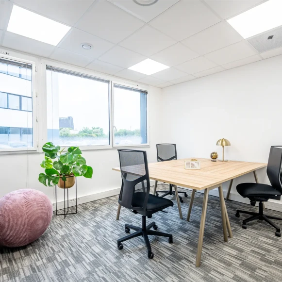 Bureau privé 13 m² 2 postes Location bureau Rue des Courtillons Bruz 35170 - photo 1