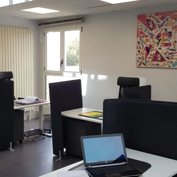 Bureau privé 30 m² 8 postes Coworking Boulevard Saint-Denis Courbevoie 92400 - photo 1