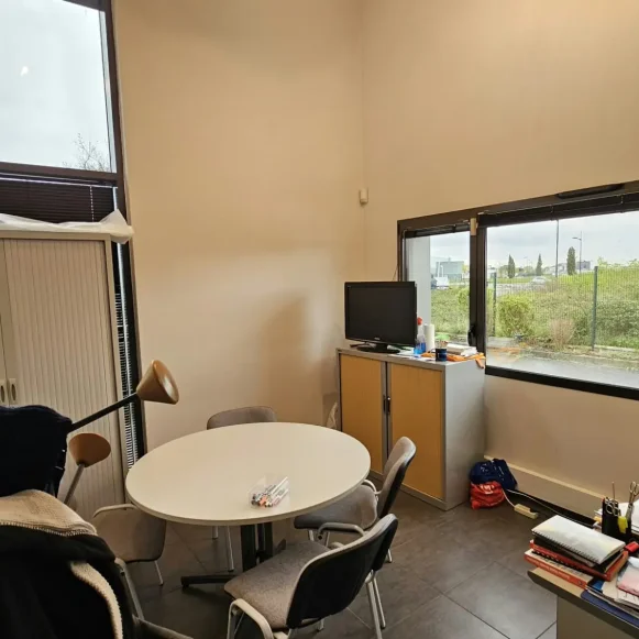 Bureau privé 30 m² 4 postes Coworking Rue André Marie Ampère Plaisance-du-Touch 31830 - photo 3