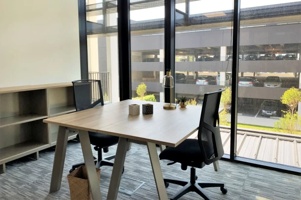 Bureau privé - 33700 - 2 postes - 926€