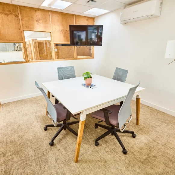 Bureau privé 13 m² 4 postes Coworking Rue du Chemin Vert Paris 75011 - photo 3