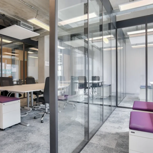 Bureau privé 80 m² 14 postes Coworking Allée Clémentine Deman Lille 59000 - photo 3