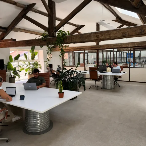 Bureau privé 20 m² 4 postes Location bureau Rue du Berceau Marseille 13005 - photo 1