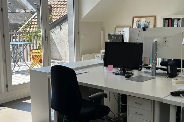 Open Space - 44200 - 1 poste - 200€