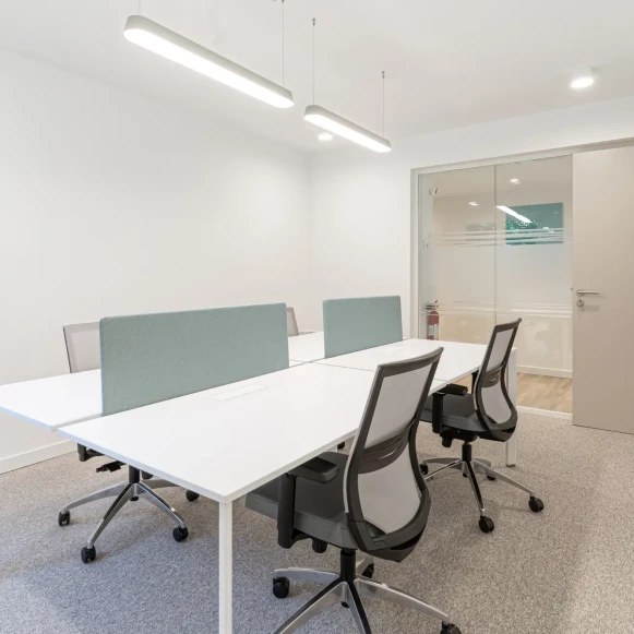 Bureau privé 16 m² 4 postes Location bureau Boulevard Carabacel Nice 06000 - photo 2