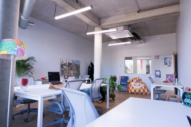 Bureau privé - 49100 - 8 postes - 1200€