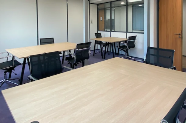 Bureau privé - 92500 - 8 postes - 2640€