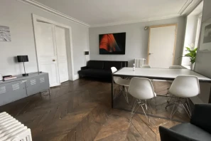 Open Space - 75010 - 4 postes - 330€