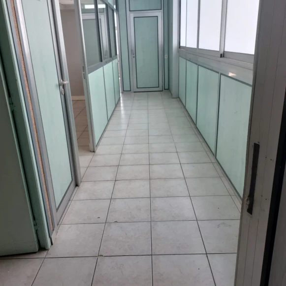 Bureau privé 5 m² 1 poste Location bureau Rue des Entrepreneurs Carrières-sur-Seine 78420 - photo 7