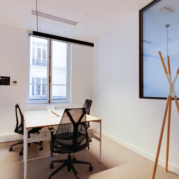 Bureau privé 10 m² 3 postes Coworking Rue Cambacérès Paris 75008 - photo 1