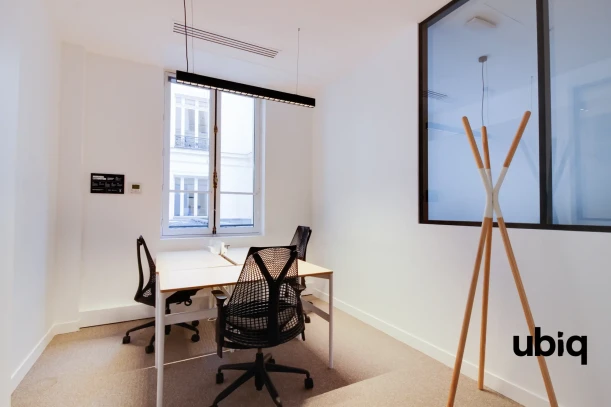 Bureau privé - 75008 - 3 postes - 2790€