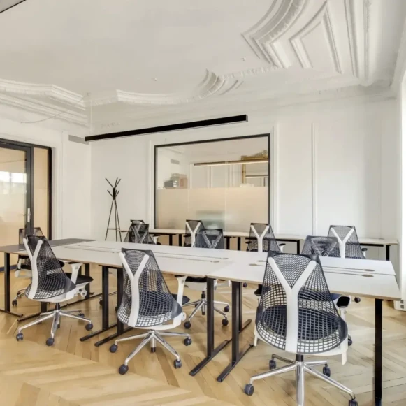 Bureau privé 15 m² 5 postes Location bureau Rue de Stockholm Paris 75008 - photo 1