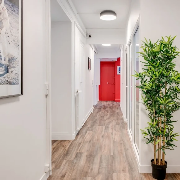 Bureau privé 12 m² 3 postes Coworking Rue de Laborde Paris 75008 - photo 5