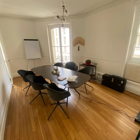 Bureau privé 35 m² 4 postes Location bureau Rue de Mogador Paris 75009 - photo 5