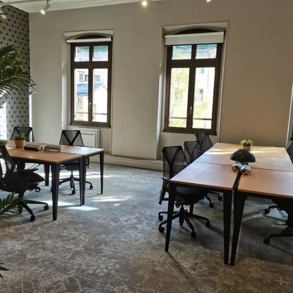 Bureau privé 50 m² 12 postes Coworking Rue Balthazar-Dieudé Marseille 13006 - photo 1