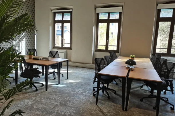 Bureau privé - 13006 - 12 postes - 5479€