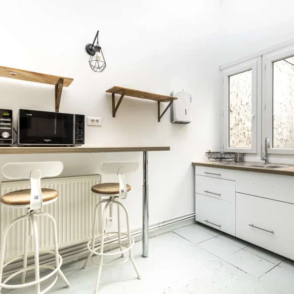 Espace indépendant 200 m² 36 postes Location bureau Rue Louis Blanc Paris 75010 - photo 5