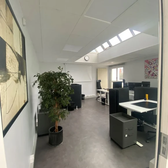 Bureau privé 30 m² 8 postes Coworking Boulevard Saint-Denis Courbevoie 92400 - photo 4