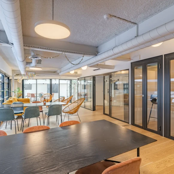 Bureau privé 80 m² 18 postes Location bureau Rue Duhesme Paris 75018 - photo 6