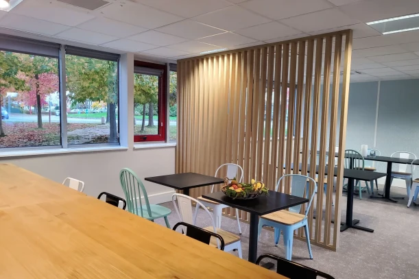 Open Space - 35760 - 16 postes - 120€