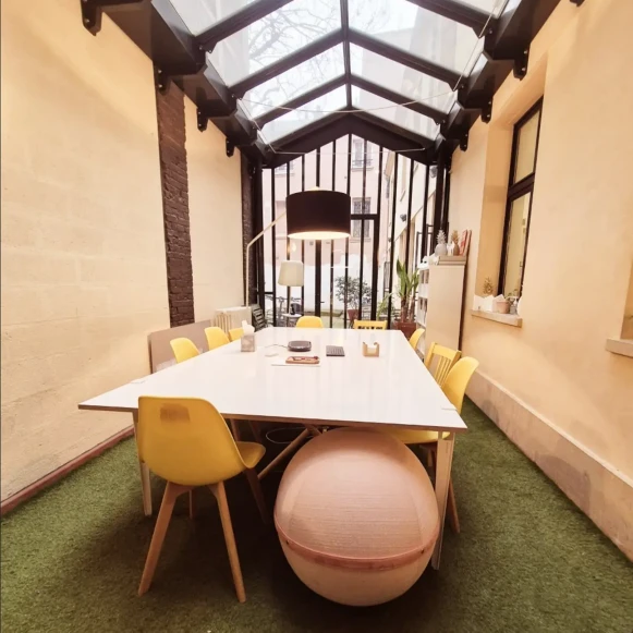 Bureau privé 10 m² 3 postes Location bureau Rue Oberkampf Paris 75011 - photo 2