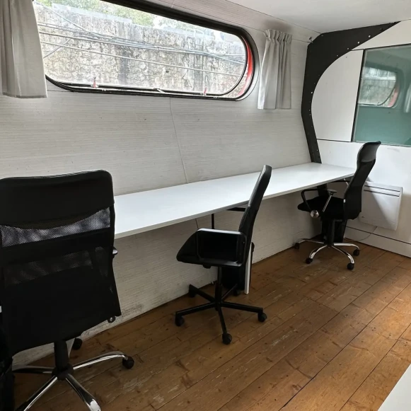 Bureau privé 12 m² 3 postes Coworking Quai d'Austerlitz Paris 75013 - photo 1