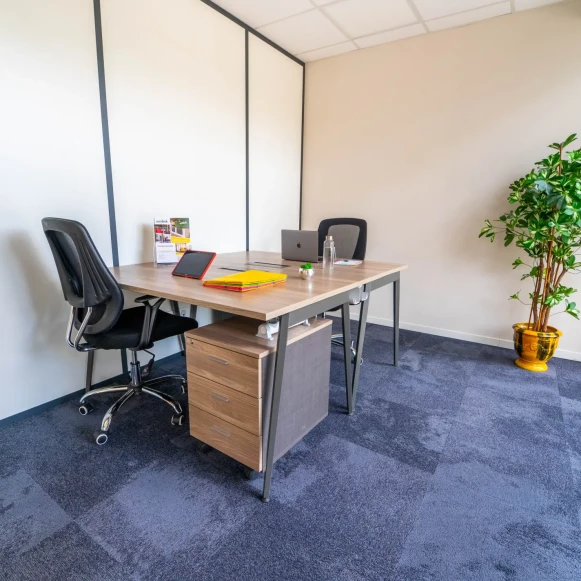 Bureau privé 12 m² 2 postes Coworking Route des Dolines Valbonne 06560 - photo 1