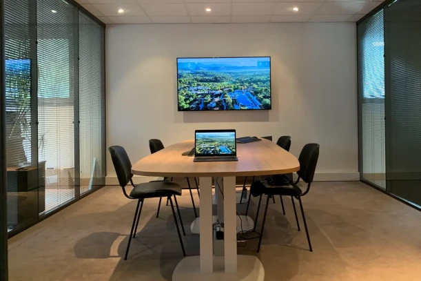 Bureau privé - 83160 - 5 postes - 1350€