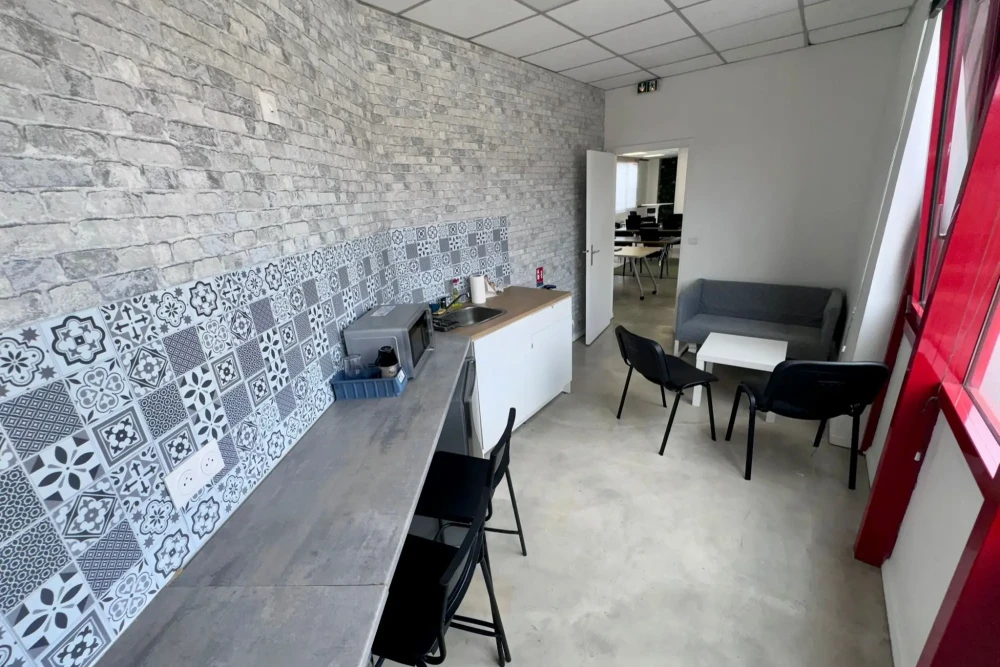 Espace indépendant - 93100 - 31 postes - 2500€