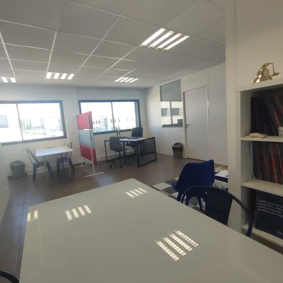 Bureau privé 39 m² 7 postes Coworking Route de Berre Aix-en-Provence 13090 - photo 8