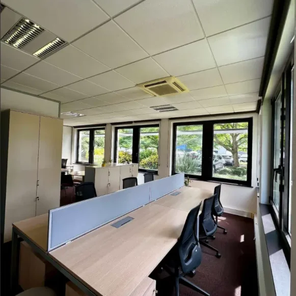 Bureau privé 35 m² 6 postes Location bureau Rue des Cigognes Entzheim 67960 - photo 1