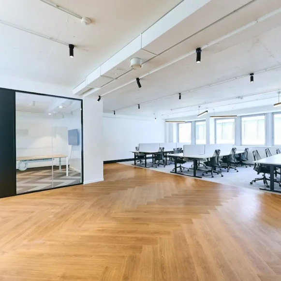 Bureau privé 140 m² 20 postes Location bureau Rue de Surène Paris 75008 - photo 4