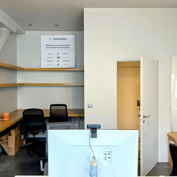 Bureau privé 21 m² 8 postes Location bureau Passage du Désir Paris 75010 - photo 4