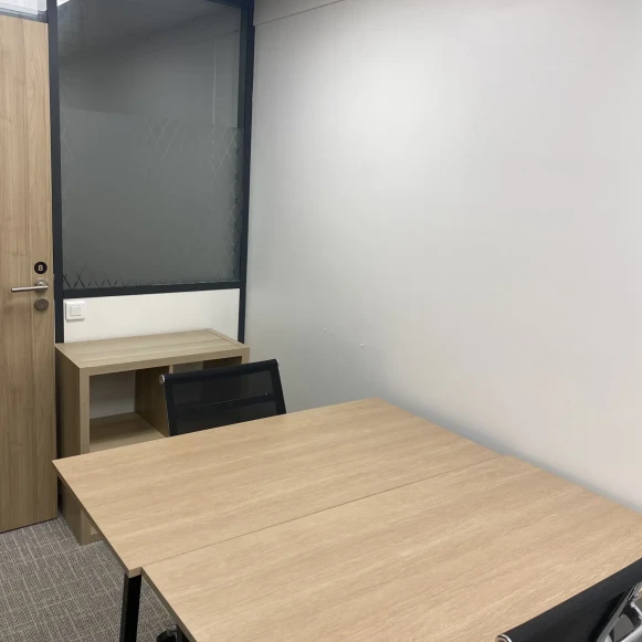 Bureau privé 6 m² 2 postes Coworking Rue Royale Saint-Cloud 92210 - photo 5