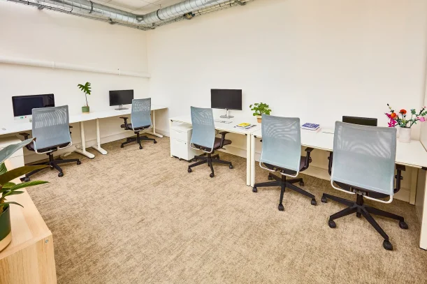 Bureau privé - 75011 - 7 postes - 2400€