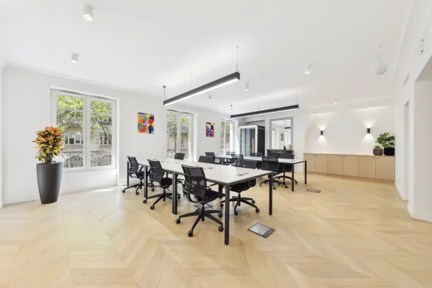 Espace indépendant - 75008 - 33 postes - 25300€