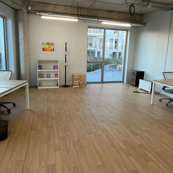 Bureau privé 38 m² 6 postes Coworking Boulevard Jean Moulin Angers 49100 - photo 1