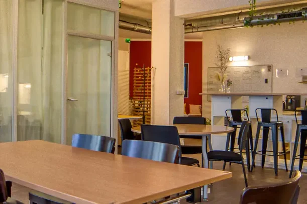 Open Space - 75013 - 15 postes - 250€
