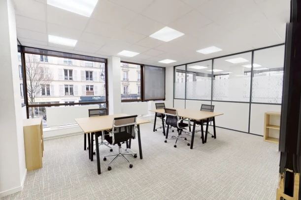 Open Space - 92210 - 8 postes - 369€