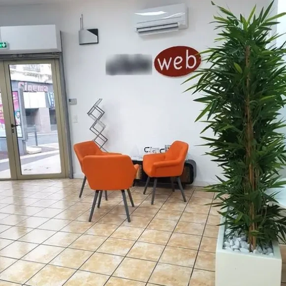 Open Space  6 postes Coworking Avenue Saint-Saëns Béziers 34500 - photo 2