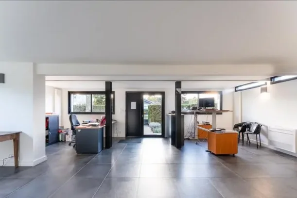 Espace indépendant - 33600 - 18 postes - 3240€