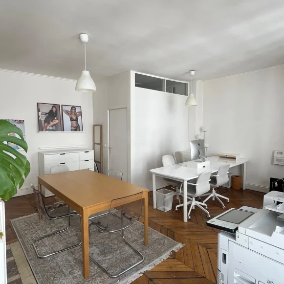 Bureau privé 25 m² 4 postes Location bureau Rue de Cléry Paris 75002 - photo 3