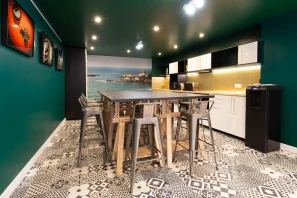 Open Space - 64200 - 12 postes - 179€